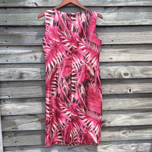 Beautiful dress - Picture 3 of 5